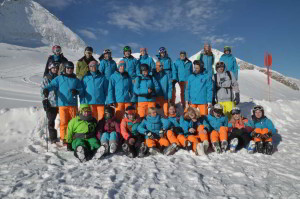 Skischule_Schwabmuenchen_Gruppenfoto_Schneesportlehrer_Tux-Oktober2015-web